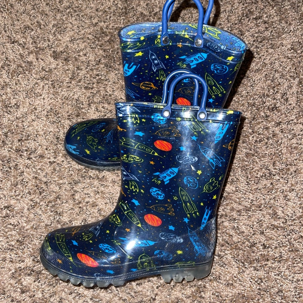 Kid’s light up rain boots